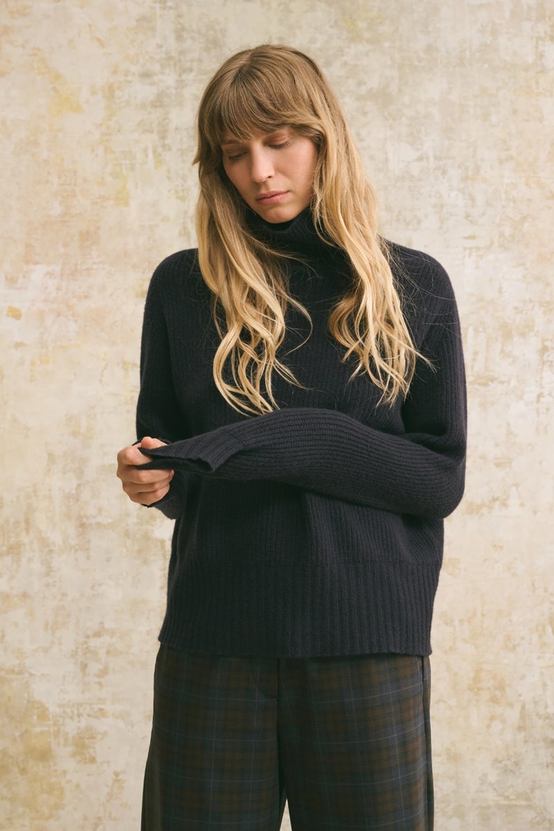 HOD Paris ava roll neck knit navy