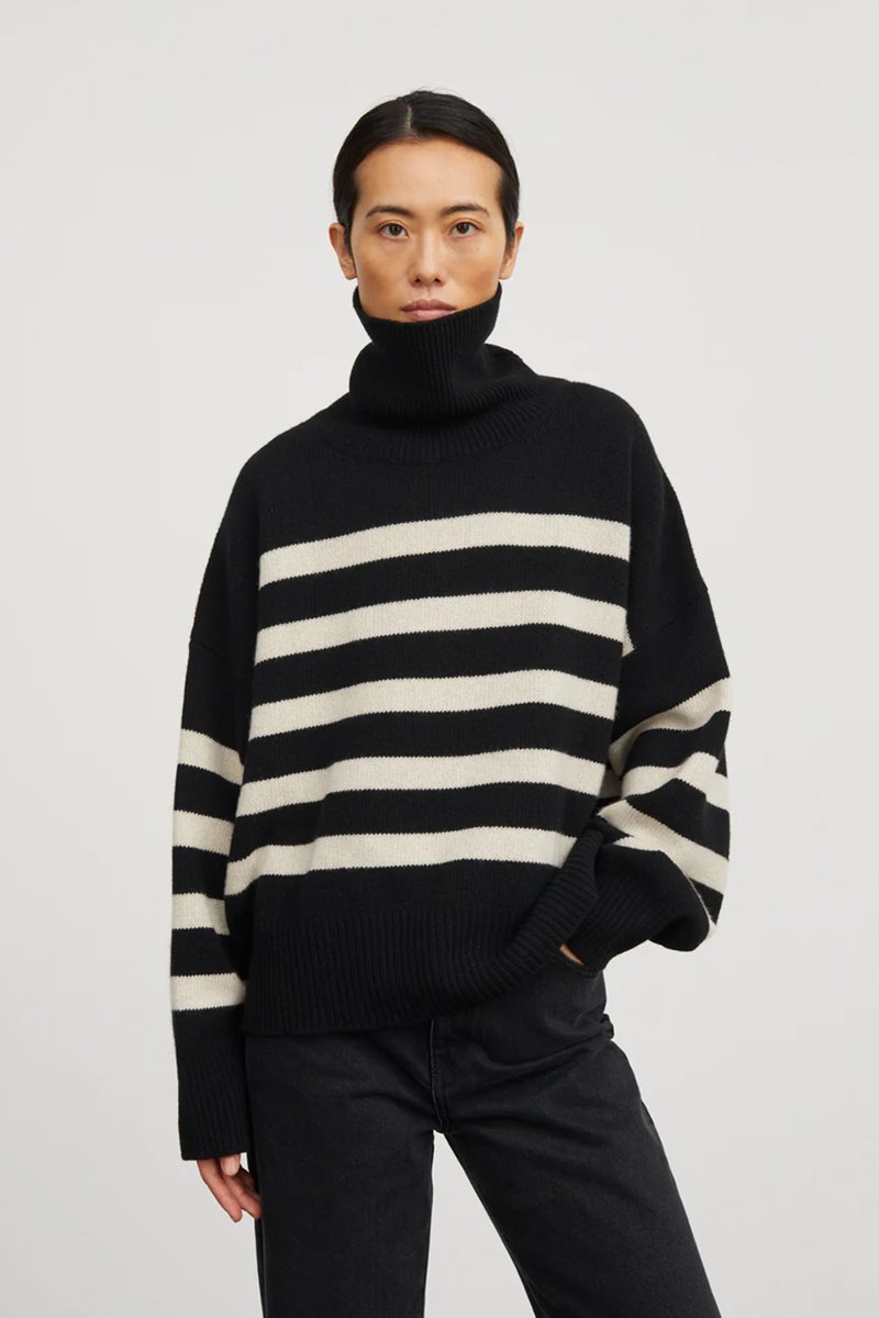 Skall Studio silene knit black/sand stripe